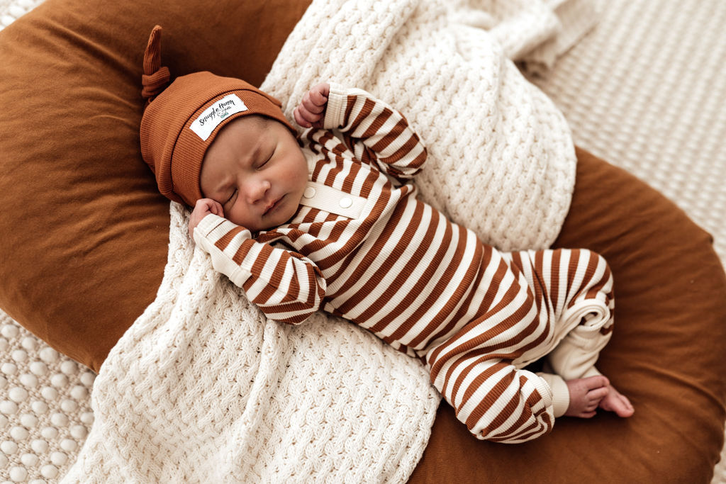  Biscuit Stripe Organic Growsuit onesie is functional, soft and stretchy with foldable hand & foot mittens to keep your little one cosy.