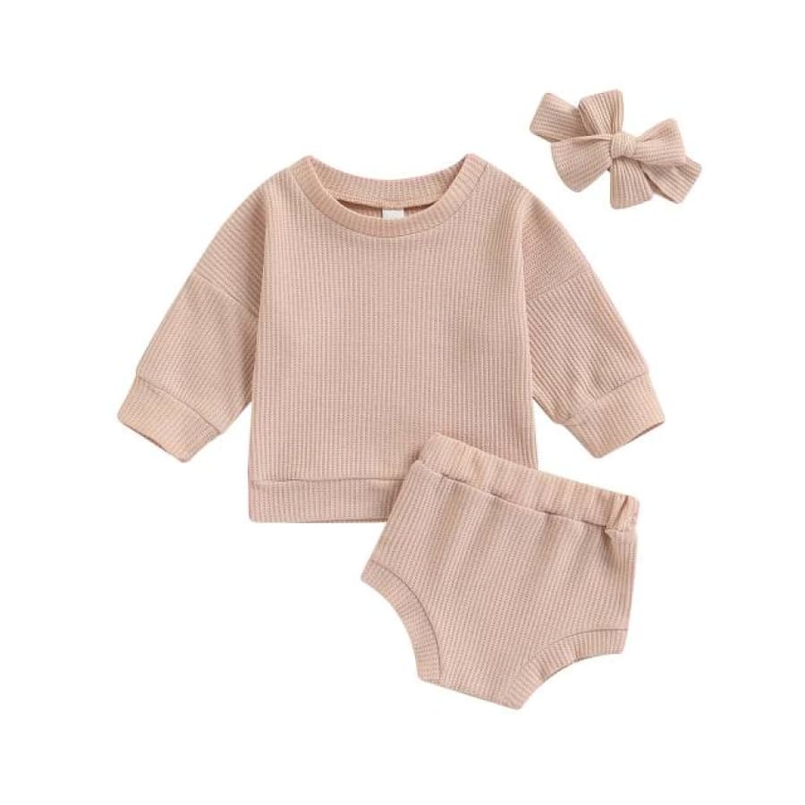 This set includes a long sleeve light weight jumper & matching nappy cover in a Gorgeous Blush colour. Perfect for all year round when styled with pants for the chillier months.