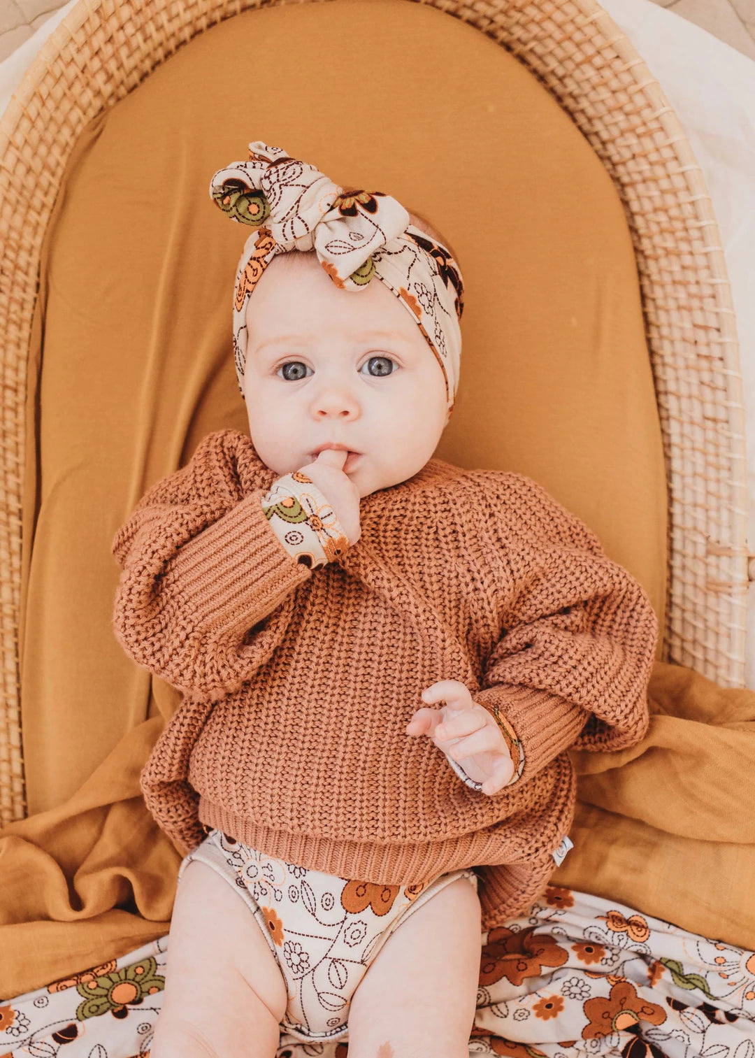 Gorgeous chunk knit sweater in a clay colour for babies & toddlers. Relaxed fit