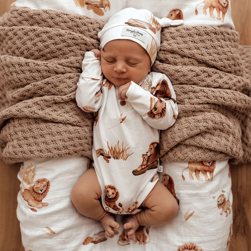 Lion long sleeve bodysuit for babies & toddlers, in a white fabric & adorable lion design