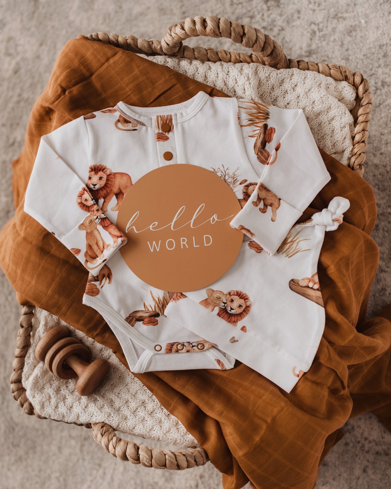 Lion long sleeve bodysuit for babies & toddlers, in a white fabric & adorable lion design