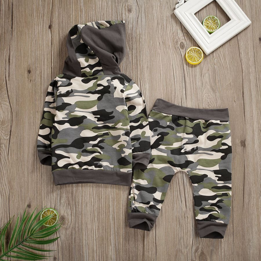 Gorgeous baby & toddlers light weight camo hoodie long sleeve top & pants set.